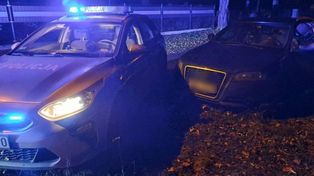 Bolesławiec: 37-latek pod wpływem narkotyków w audi uciekał policji. Pościg zakończył się zderzeniem z radiowozem