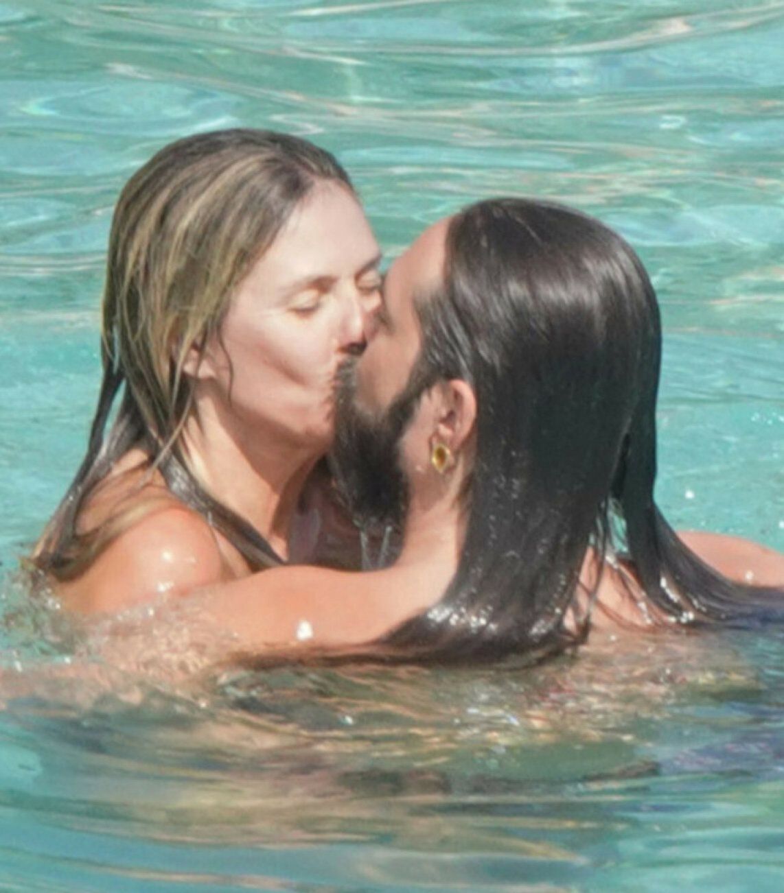 Heidi Klum topless i Tom Kaulitz wymieniają czułości podczas dnia na plaży