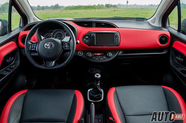 Takiej konfiguracji Toyoty Yaris nie ma, ale w teście jest i wygląda świetnie. Tylko kosztuje ponad 70 tys. zł