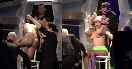 Lady Gaga przebiera się na scenie!