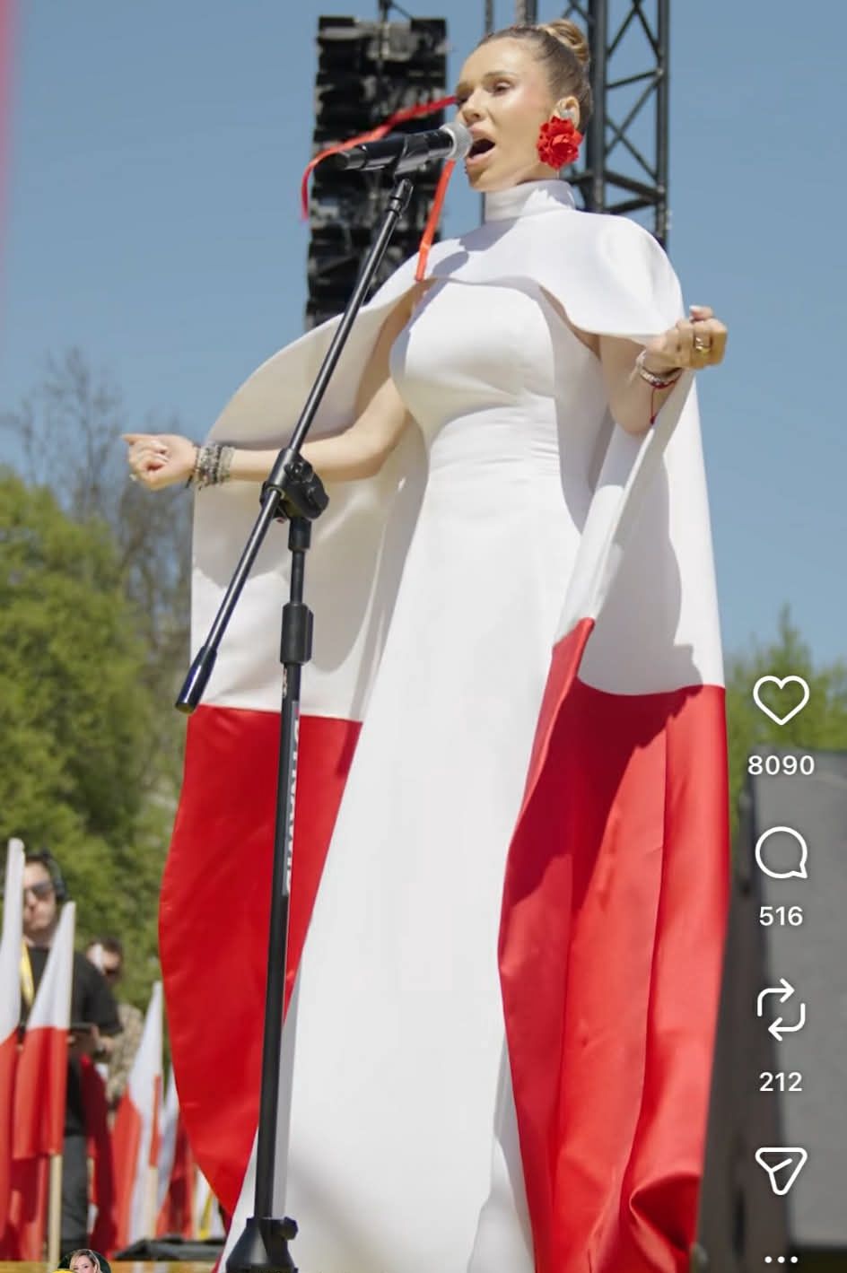 Doda śpiewa hymn Polski