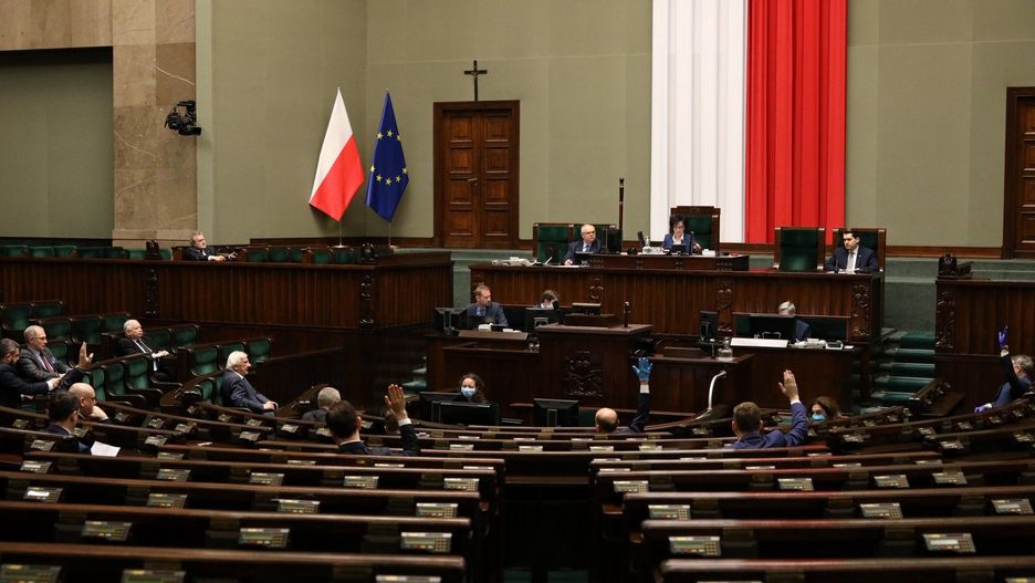 Wybory prezydenckie 2020. Porozumienie obali wybory korespondencyjne? TVN: Kluczowych 8 posłów.