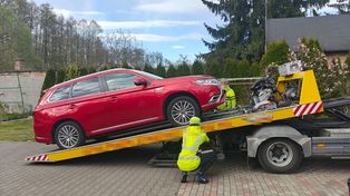 Samochodowa "dziupla" pod Warszawą. Policjanci odzyskali skradzione auta warte 200 tys. zł