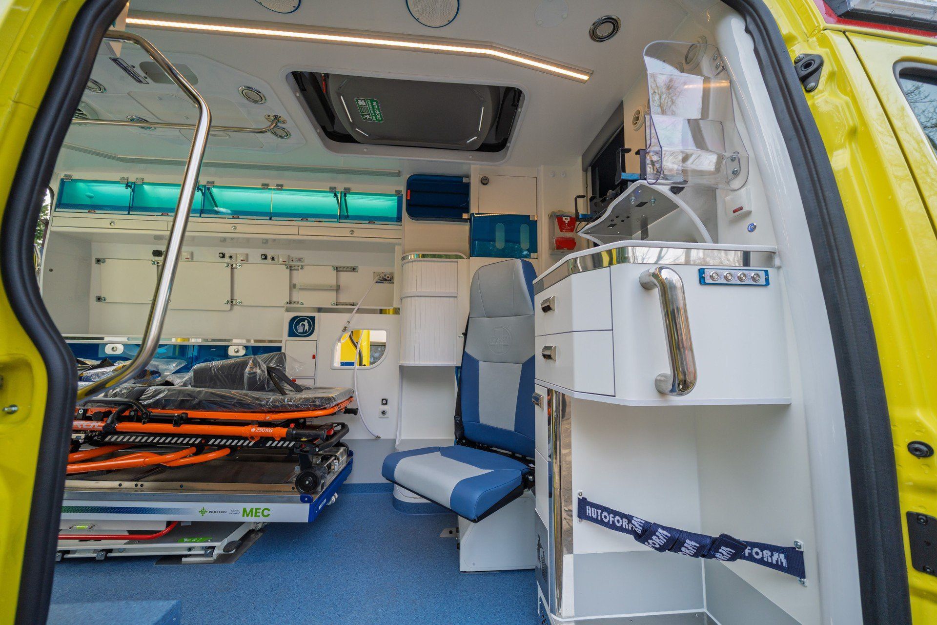 Nowa karetka w podstacji pogotowia w Grybowie