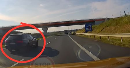 Nerwowo na drodze S3. Szeryf z audi wysiadł i zablokował drogę