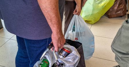 Oszuści znaleźli lukę. Tak wyłudzają zwroty w systemie kaucyjnym