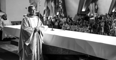 Śmierć znanego kapłana. Wierni w żałobie