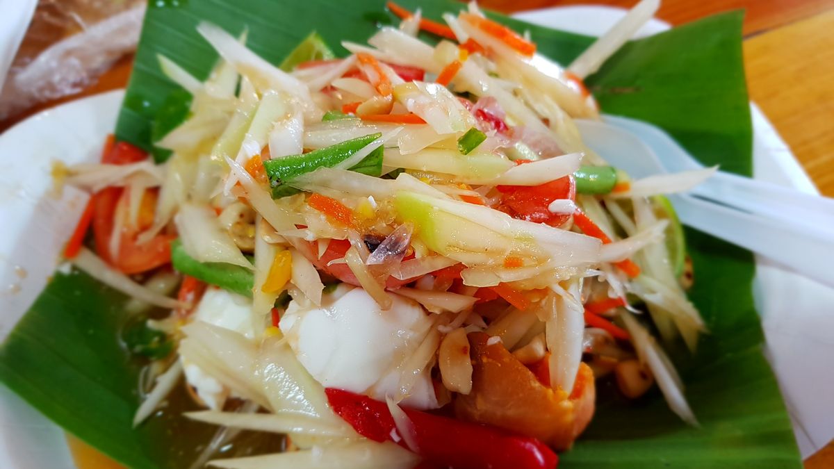 Sałatkę z papają łatwo przygotujesz we własnej kuchni