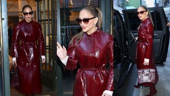 Skromna Jennifer Lopez paraduje po Nowym Jorku w stylizacji za ĆWIERĆ MILIONA ZŁOTYCH. Powiało luksusem? (ZDJĘCIA)