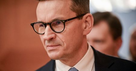 "Lider histerii". Morawiecki stawia zarzuty UE po awanturze w USA