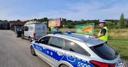 Pijany wiózł dziecko. Policjanci zajrzeli do auta. Nie mogli zrozumieć