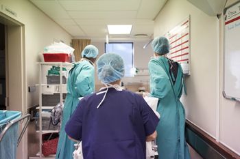 Ponad 90 proc. szpitali powiatowych na minusie. Straty liczone w miliardach