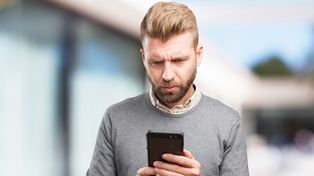 ZUS ostrzega przed fałszywymi wiadomościami. Podejrzany SMS zgłoś pod numer 8080