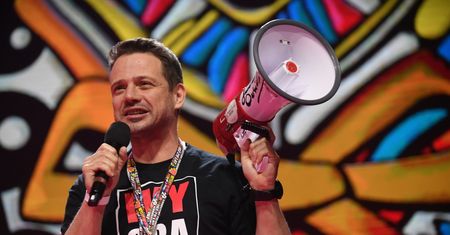 WOŚP 2021. Darmowa komunikacja dla wolontariuszy. Trzaskowski oddaje gadżet na licytację