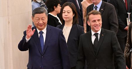 Macron grozi Chinom cłami. "To dla przemysłu europejskiego sprawa życia i śmierci"