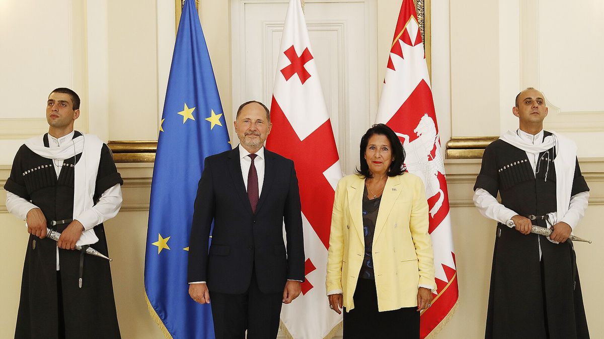 Ambasador Paweł Herczyński z byłą prezydent ruzji Salome Zurabis