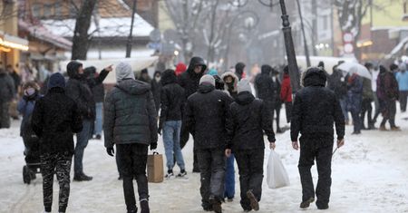 Zakopane. Imprezy z Krupówek przeniesione do... hoteli. Policja o kolejnych mandatach