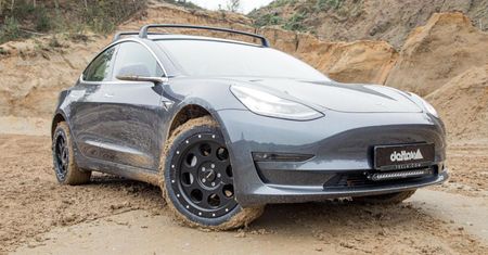 Teslą w teren? Model 3 od Delta 4x4 powinien sobie poradzić
