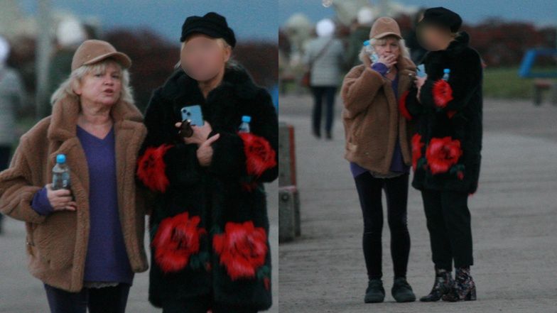 Katarzyna Figura spaceruje z koleżanką po Gdyni