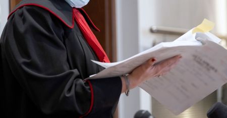 Wrocław. Podżegał do oblania kwasem prokurator. Chodzi o głośną sprawę ze złotem