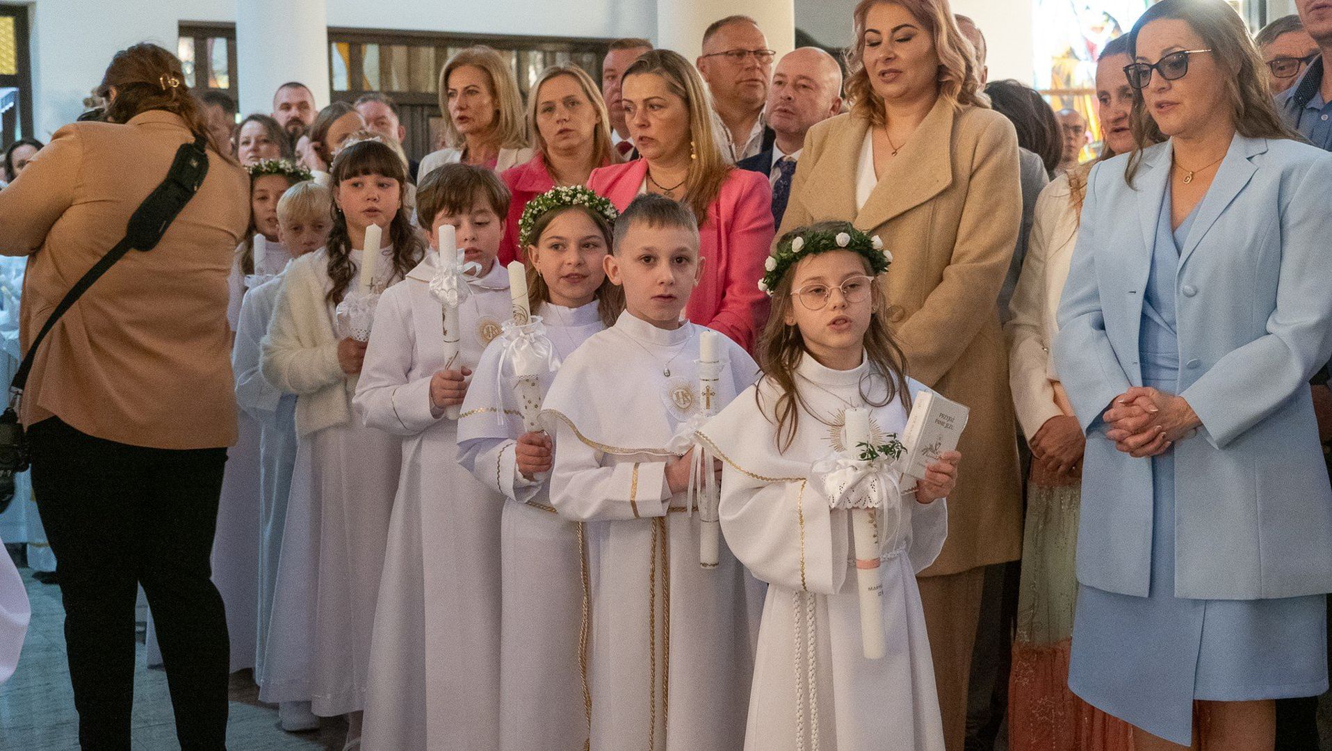 Druga grupa dzieci przyjęła Pierwszą Komunię Świętą w parafii św. Wojciecha w Wągrowcu