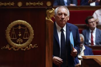 Upadł rząd we Francji. Nie uzyskał wotum zaufania