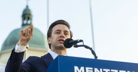 Ruch Tuska i Kaczyńskiego po wyborach. Szybka odpowiedź Konfederacji