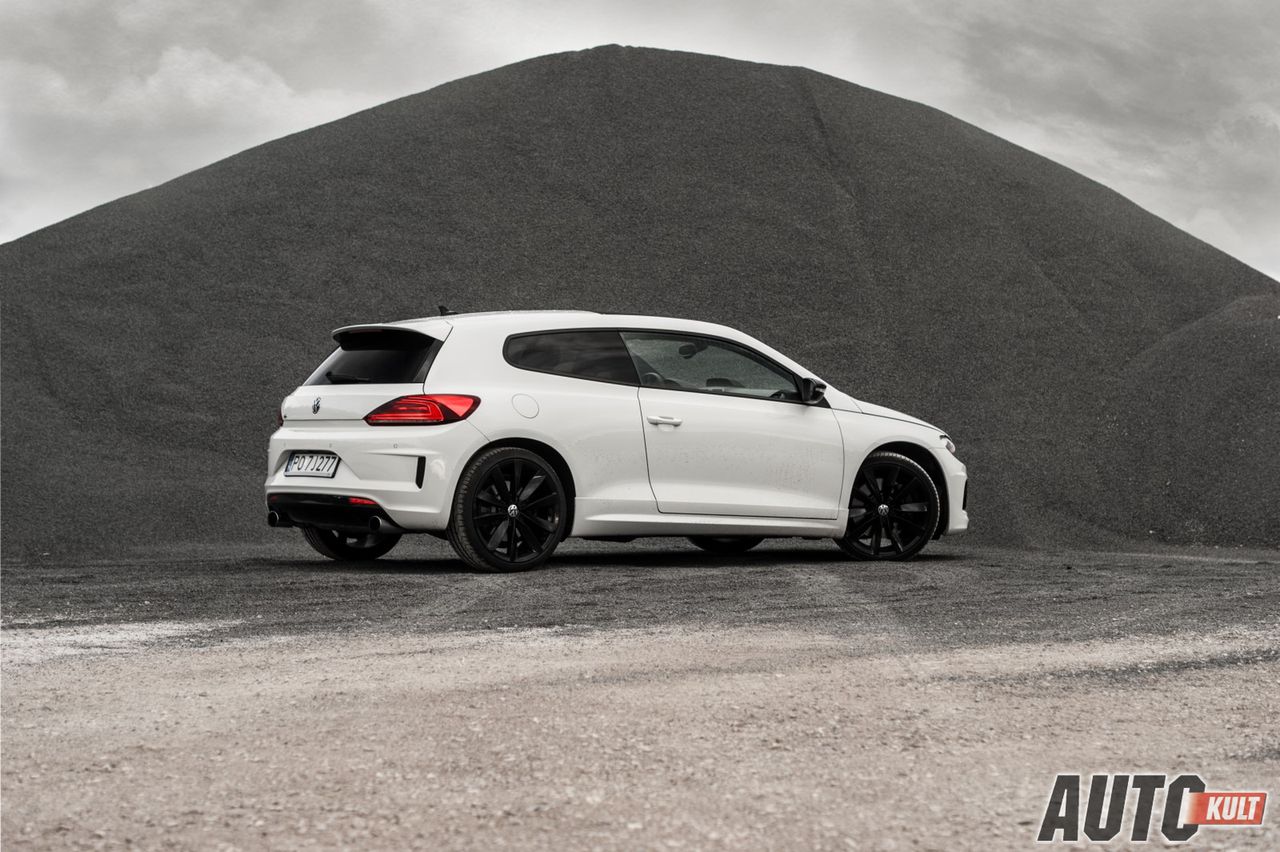 Volkswagen Scirocco R mimo kilku lat na karku nadal prezentuje się bardzo dobrze.