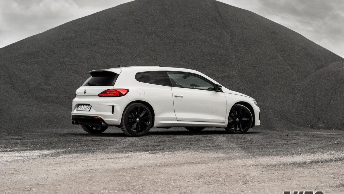Volkswagen Scirocco R mimo kilku lat na karku nadal prezentuje się bardzo dobrze.