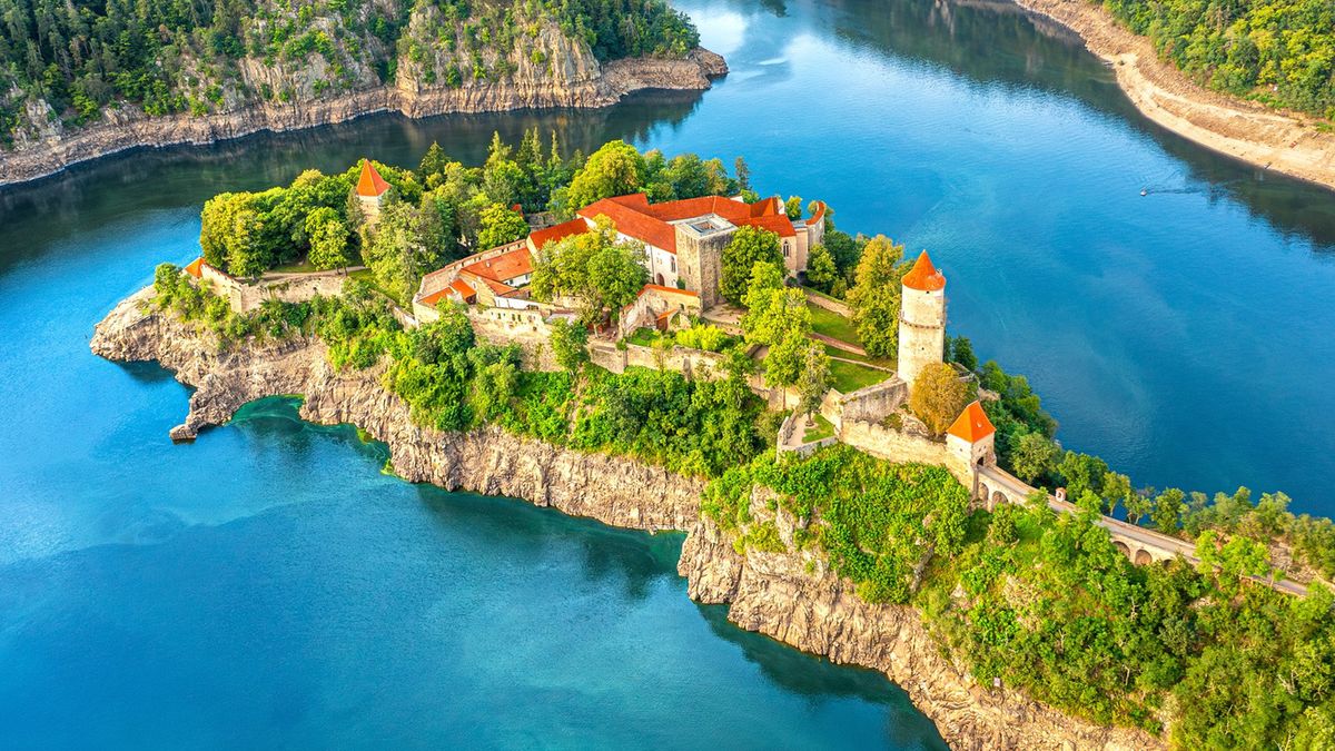 Zamek Zvikov z lotu ptaka