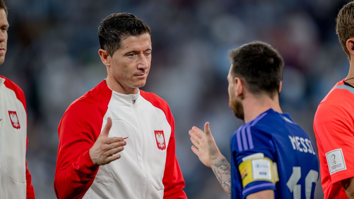 DOHA, QATAR - NOVEMBER 30: Lionel Messi (R) of Argentina shake hands with Robert Lewandowski of Poland during the FIFA World Cup Qatar 2022 Group C match between Poland and Argentina at Stadium 974 on November 30, 2022 in Doha, Qatar. (Photo by Marvin Ibo Guengoer - GES Sportfoto/Getty Images)