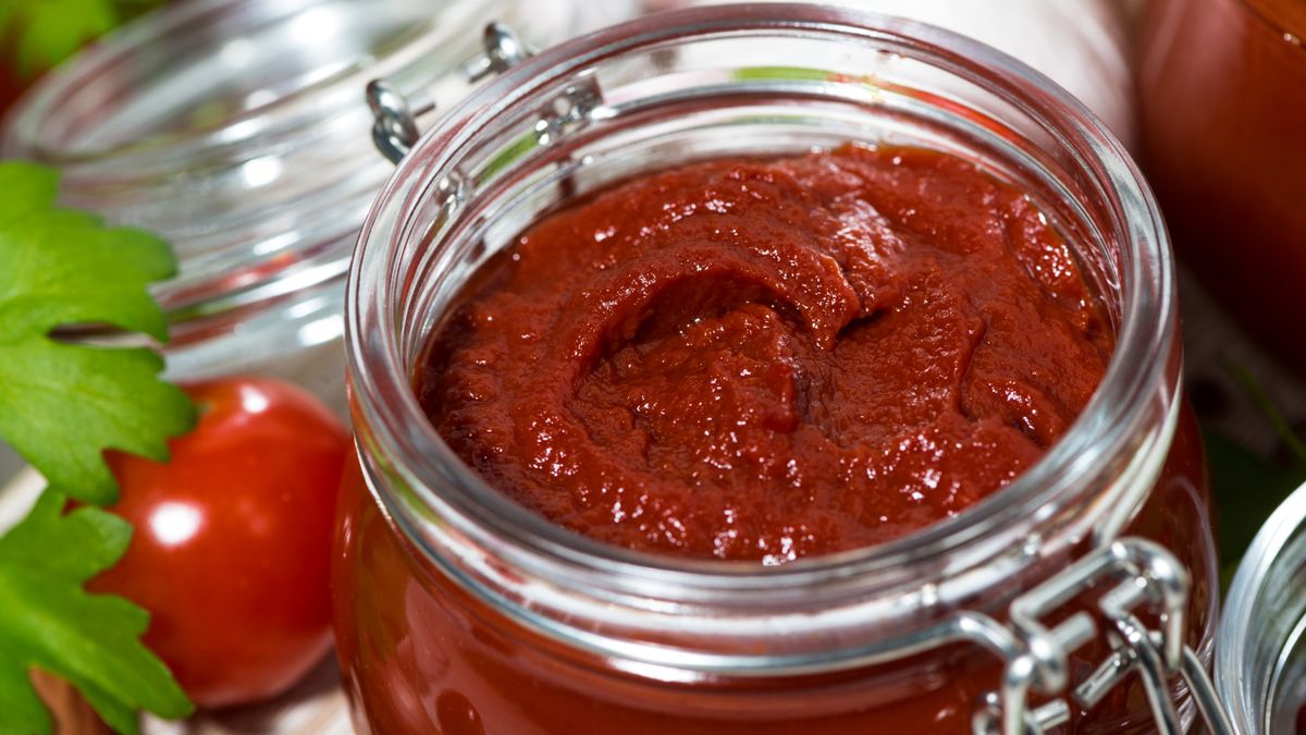 Jak zrobić gęsty przecier pomidorowy na zimę?