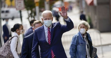 Kto ma więcej pieniędzy na kampanię? Biden czy Trump?