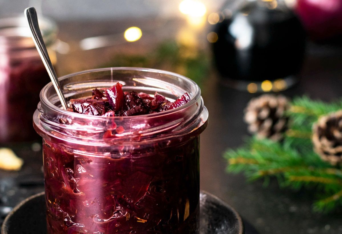 Red onion jam goes well with meats and pâtés.