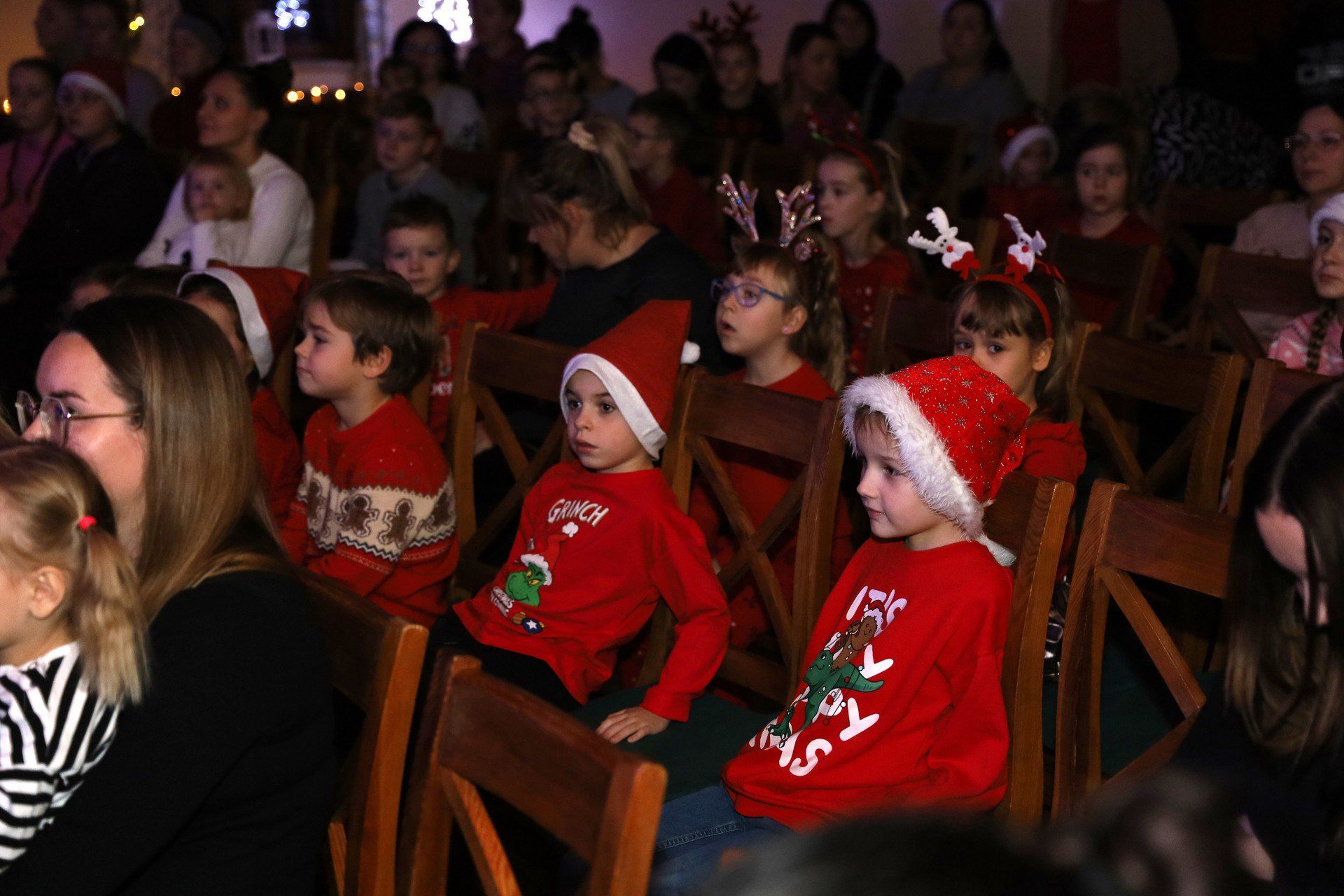 Mikołajki w Kamieńcu. Świąteczna atmosfera, spektakl teatralny i upominki dla najmłodszych