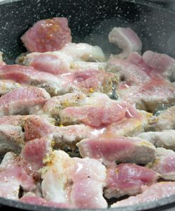 Zajadamy się na potęgę i nie myślimy o skutkach. Te produkty rujnują jelita