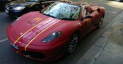 Ferrari F430 Spider rozwozi McDonald'sa po Melbourne