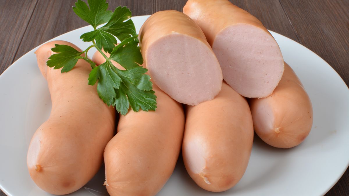 Czy można jeść zimne parówki? Specjalistka wyjaśnia