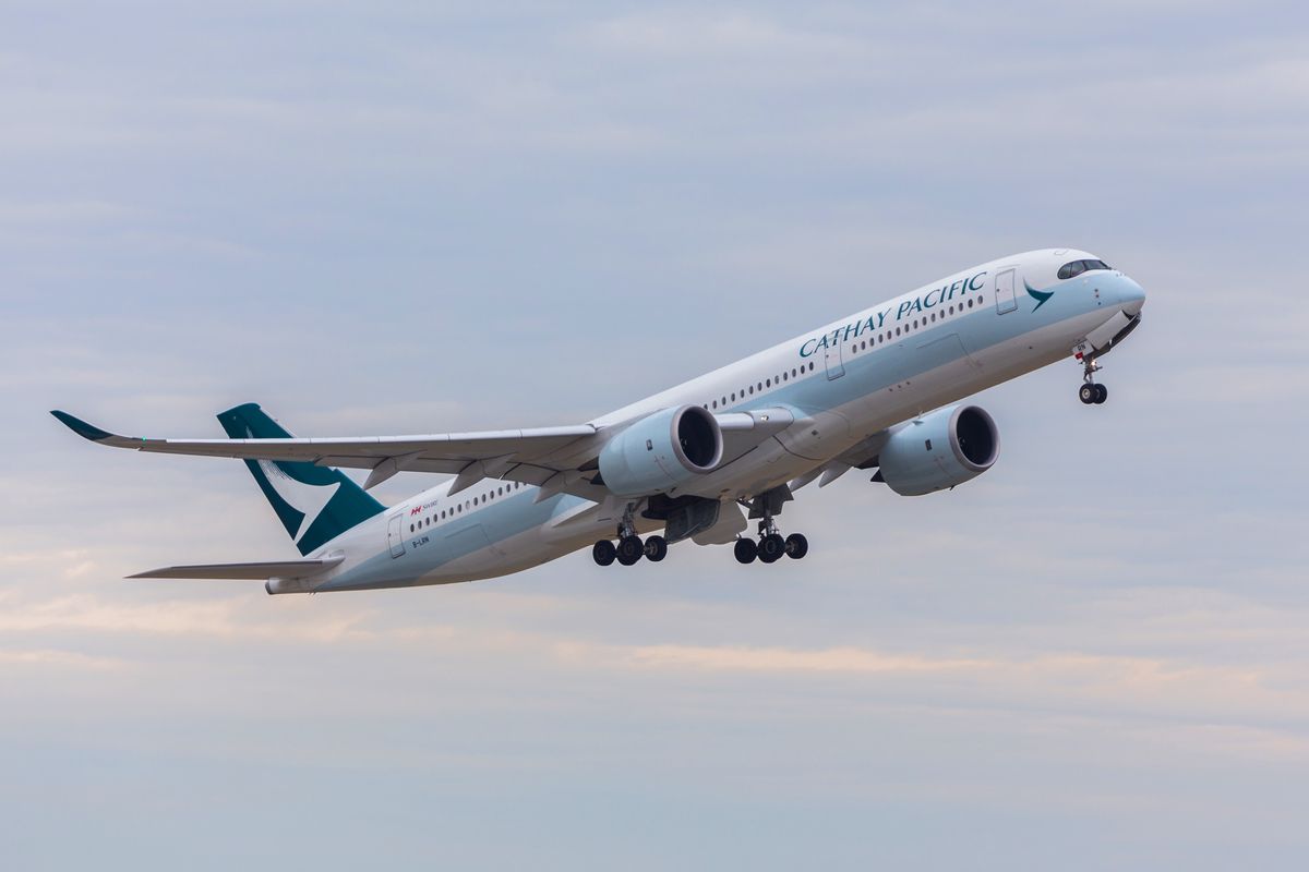 Cathay Pacific nie będzie latać przez rosyjską przestrzeń powietrzną 