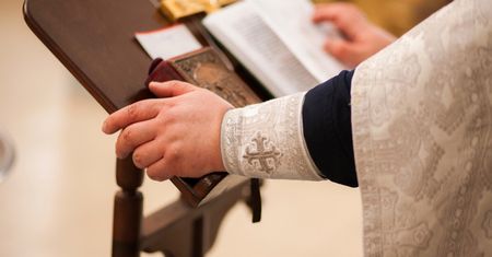 Pastor chciał "pouczyć" kobiety, czego nie powinny nakładać do zdjęć. Oto, jakie odpowiedzi otrzymał