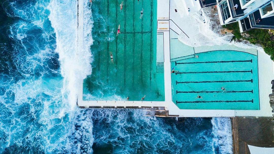 Plaża Bondi wygląda przepięknie, gdy spojrzymy na nią z góry 1