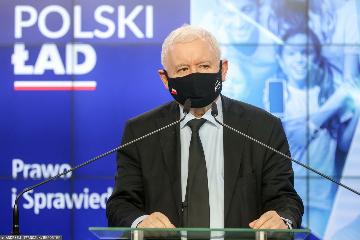 Konferencja Jarosława Kaczyńskiego. Na zdjęciu prezes PiS zabrał głos 