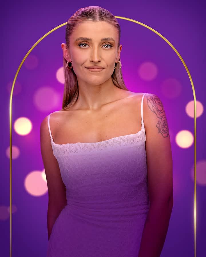 Julia z "Love is Blind"