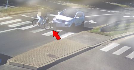 Groźny wypadek w Łukowie. Kamera nagrała moment potrącenia rowerzystki na pasach