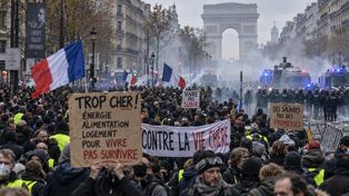 Paryż znów zamienił się w pole starć! Setki zatrzymań, ranni policjanci i ogromne protesty we Francji