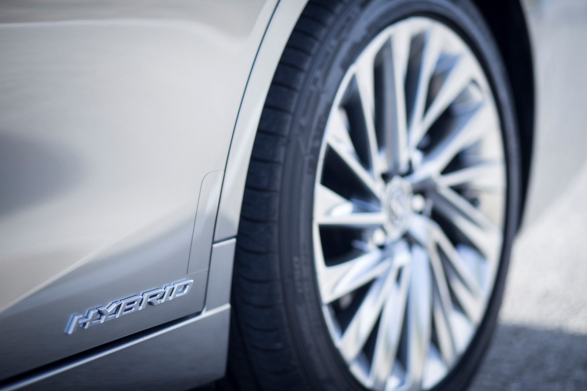 Lexus ES 300h (2019) (fot. Mateusz Żuchowski