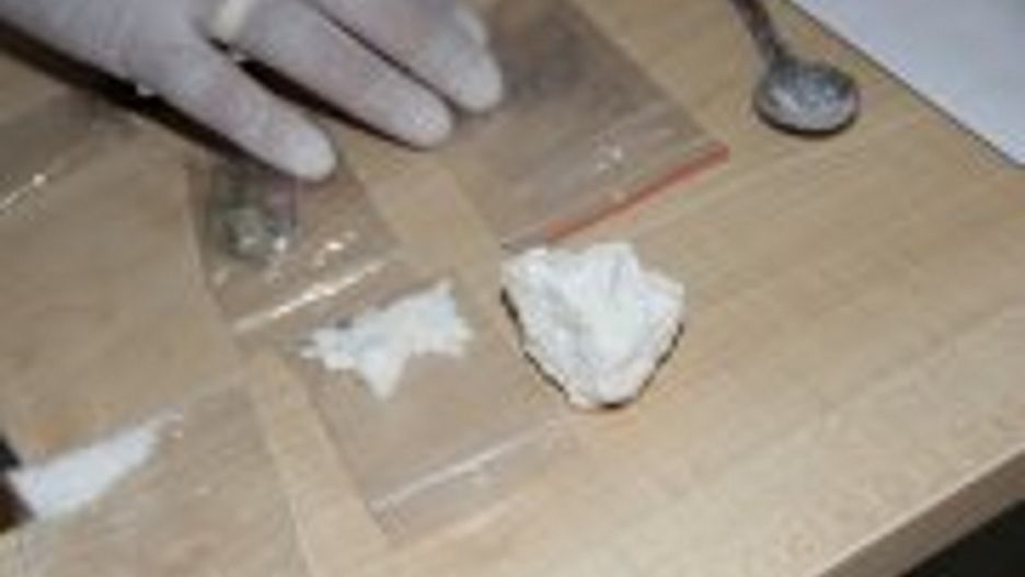 Warszawa. Policja zatrzymała sprzedawcę narkotyków i jego klientkę