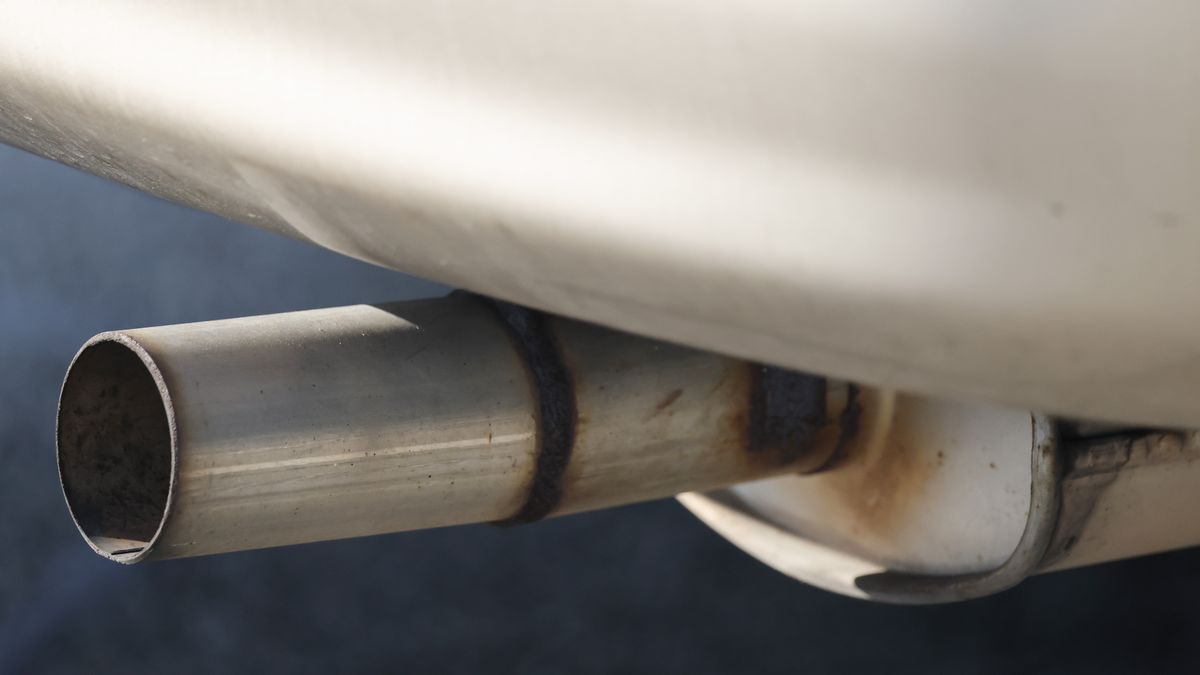 PASADENA, CALIFORNIA - DECEMBER 03: An exhaust pipe extends from a muffler beneath a car on December 03, 2025 in Pasadena, California. President Donald Trump will reportedly announce new fuel economy standards today which will roll back fuel efficiency standards put in place by former President Joe Biden. (Photo by Mario Tama/Getty Images)