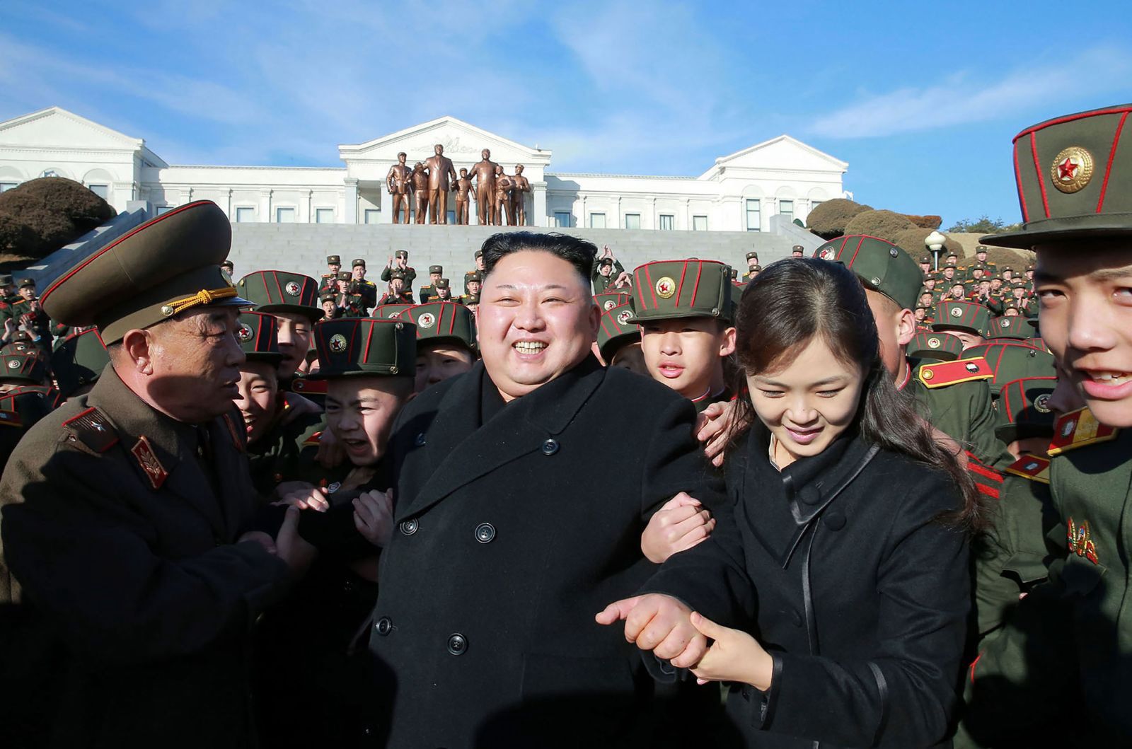 Kim Dzong Un owinął sobie Trumpa wokół palca? "Musi zaśmiewać się do łez"