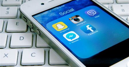 Wyplewianie nienawiści z Internetu - ci giganci pomogą